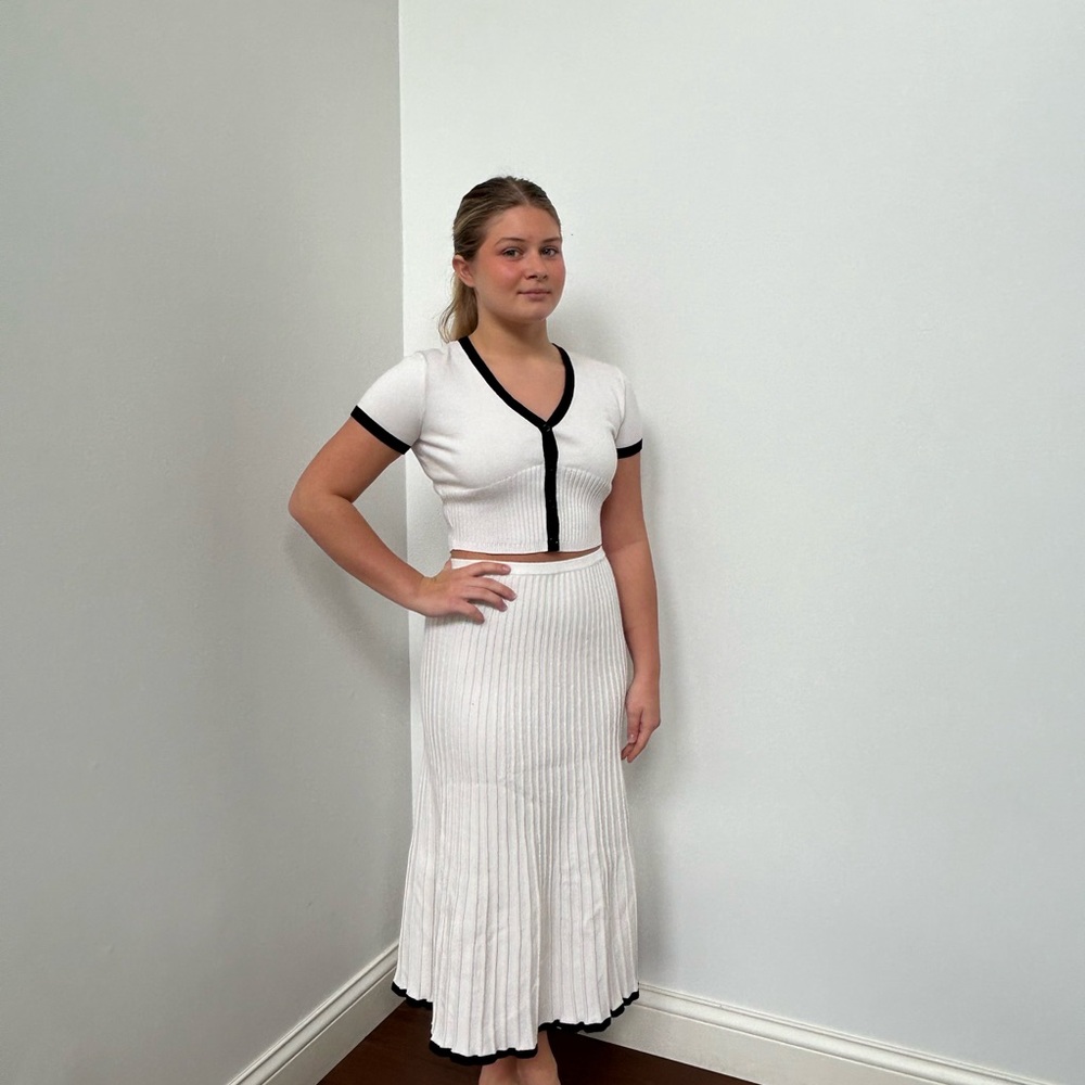 Commense Elegant White with Black Trim set